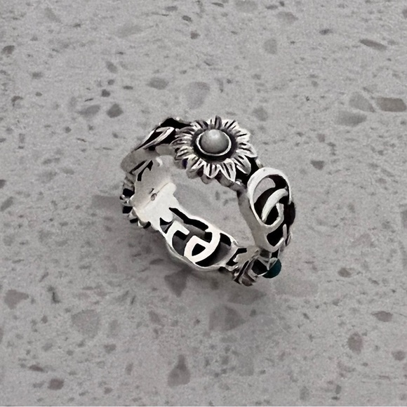 Gucci Double G mother of pearl ring new with out package.size 8 - Picture 5 of 8